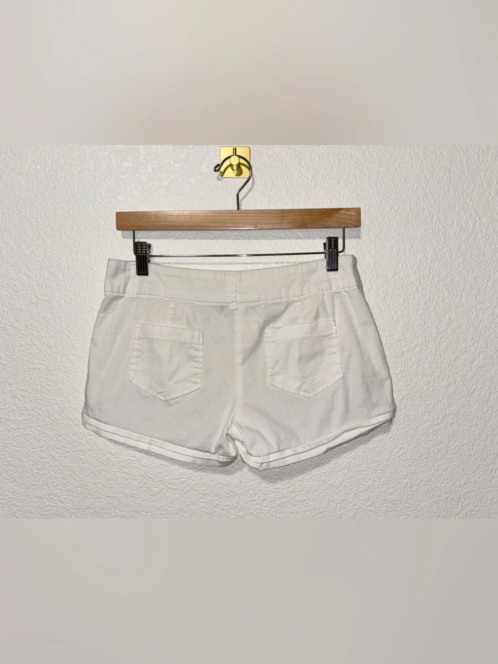 Color Swatch White Cotton Stretch Shorts Size M Basic Minimalist Clean Coastal